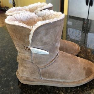 Gently worn Bearpaw boots